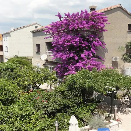 Bungevilla - Three Bedroom With Patio *